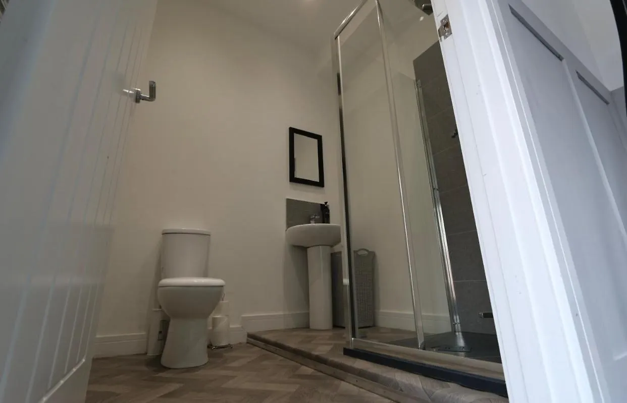 S Apartments Hot Tub 1 Mile From Newcastle City Centre Sleeps 6 Free Parking And Wi-Fi Busy High Street